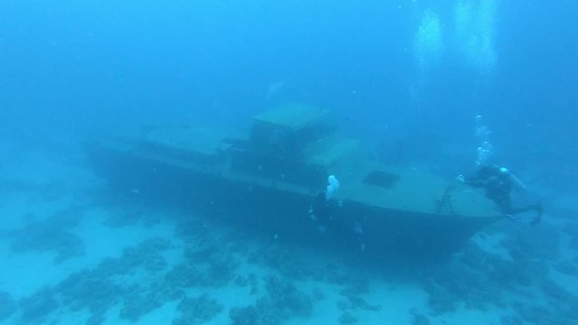 shippwreck red sea two scubadivers