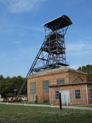 Vieux puits de mine de charbon à tour minière old coal mine