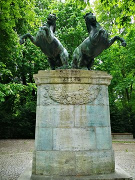 statue of horses in the park