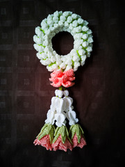 Flower garlands Made up of crochet crafts