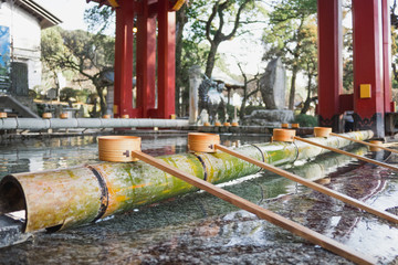 Fototapeta na wymiar Culture of japan Before the villagers enter the temple, shrine or sacred place Must wash your hands and mouth first in order to wash your body thoroughly
