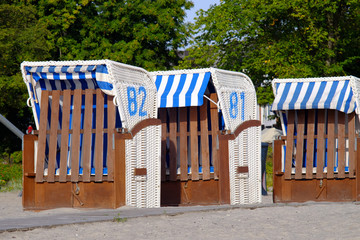 Am Strand sind noch Strandkörbe frei