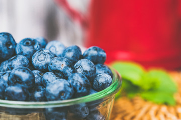 Petit pot de myrtilles et menthe fraiche	