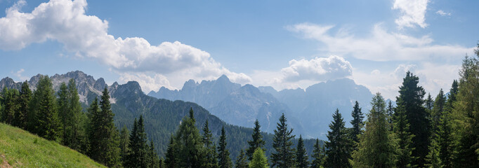 Bergpanorama auf die Julischen Alpen