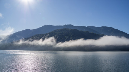 Wolken über dem See