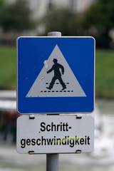 Schild  - Schrittgeschwindigkeit