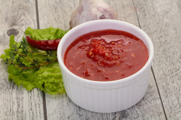Spicy tomato and garlic sauce