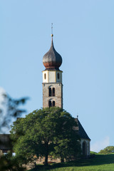 Fototapeta na wymiar Kirche St. Valentin in Seis am Schlern - Südtirol