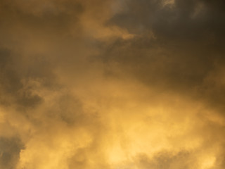 Fototapeta na wymiar Dramatic yellow sky and dark clouds before a thunderstorm