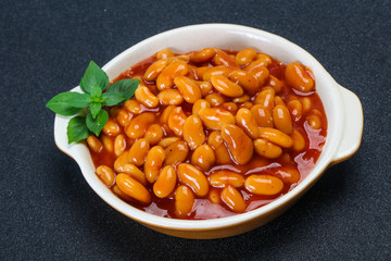 White beans with tomato sauce