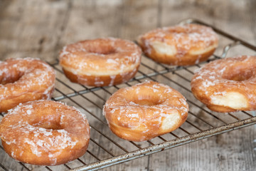 Obraz na płótnie Canvas donuts en bandeja de horno para cocinar echos en casa, homemade