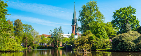 Obraz premium View of the pond and St. Lamberti Church of Oldenburg, Germany.