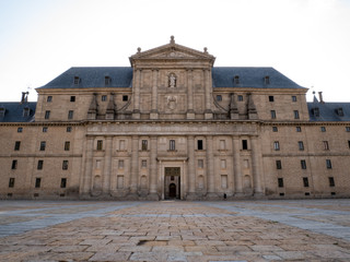 monasterio católico en madrid sin gente
