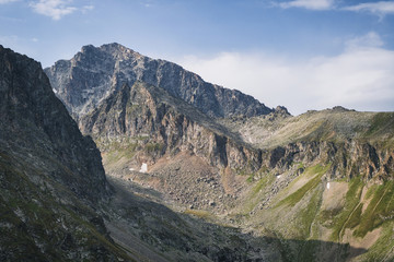 Naklejka na ściany i meble scenic mountain range in summer season
