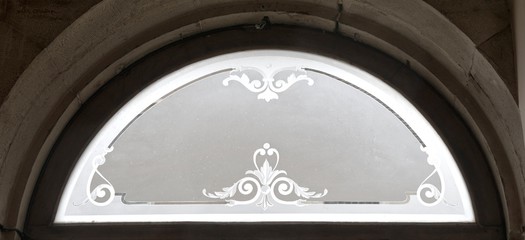Dessus de porte à Saulieu, France