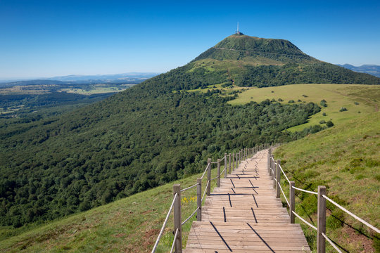 Puy de D&ocirc;me, Auvergne, France 