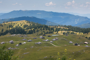 Fototapeta na wymiar Velika Planina: villaggio rurale alpino in Slovenia