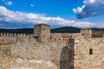 Fototapeta premium Das Heptapyrgion in Thessaloniki in Griechenland ist eine Festung in der byzantinischen und osmanischen Zitadelle der Akropolis