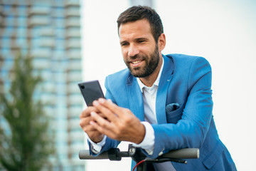 Obraz na płótnie Canvas Attractive businessman using phone 