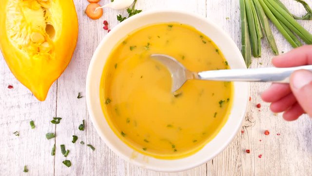 bol de soupe, soupe de courge- diner d' automne