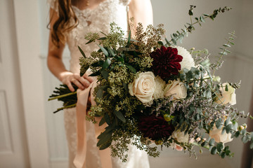 bride holding bouquet - 291000093