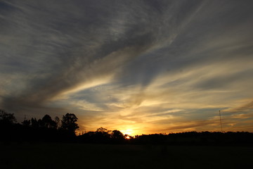 Fototapeta premium Atardecer nublado 