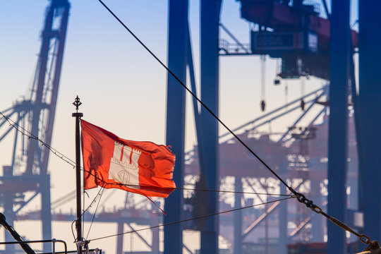 Flagge im Hamburger Hafen