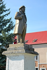 Obraz premium OZYORSK, RUSSIA. A monument to V.I. Lenin against the background of the sky. Kaliningrad region