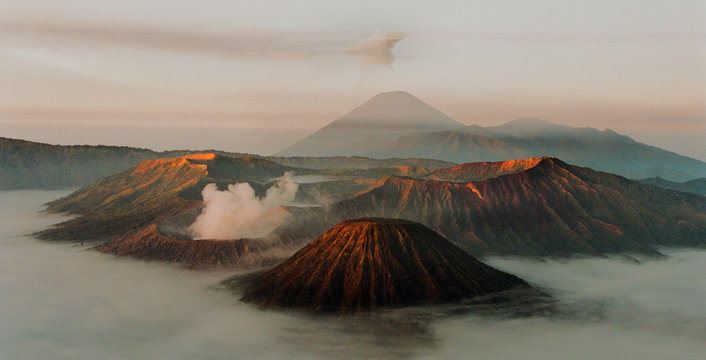Vulkan Mount Bromo im Bromo-Nationalpark auf der Insel Java in Indonesien