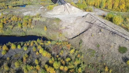 The old bridge was built by prisoners of Stalin's prison camps Stalin 501-th construction of the GULAG. Railway "Chum - Salekhard - Igarka"