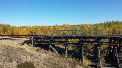The old bridge was built by prisoners of Stalin's prison camps Stalin 501-th construction of the GULAG. Railway "Chum - Salekhard - Igarka"