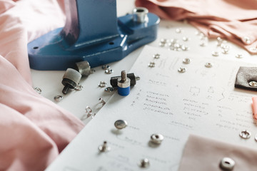 composition manual eyelet press top of view