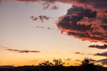 Allassac (Corrèze, France) - coucher de soleil nuageux