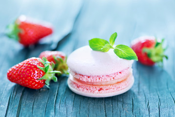 strawberry macaroons