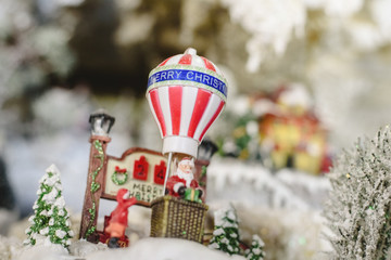 Miniature houses and figures to decorate Christmas.