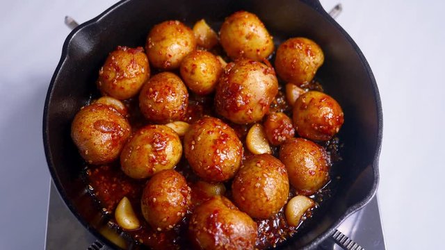 Korean food : Algamjajorim. Algamjajorim is made by lightly stir-frying potato in an oiled-pan and boiling it down in soy sauce.