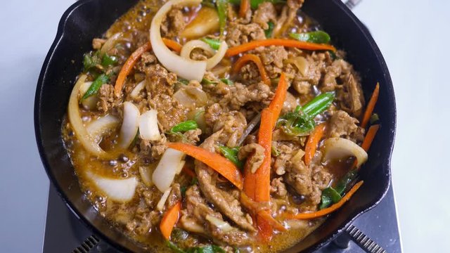 Korean food : Bulgogi is prepared with beef that has been marinated in soy sauce, honey, minced green onion, garlic, sesame seeds, and pepper, and then grilled. 