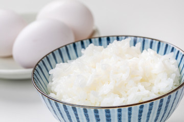白背景に生卵と白いご飯 egg rice