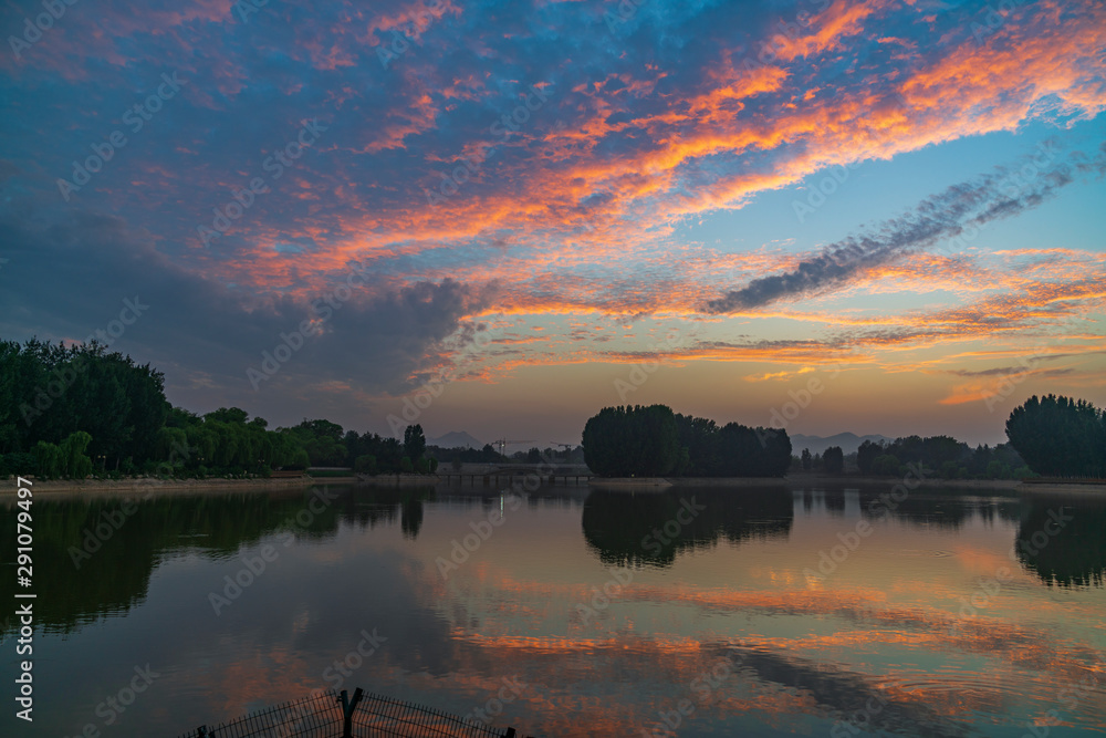 Wall mural Evening glow in the sky and water