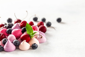 Meringue with berries