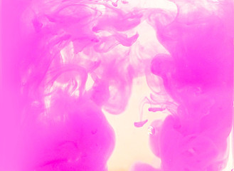 Fototapeta na wymiar The purple ink diffuse in water