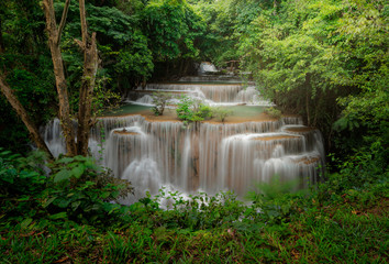 Fototapeta na wymiar Mae Huai Khamin Waterfall is a beautiful waterfall in Kanchanaburi.