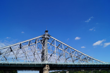 Die Loschwitzer Brücke - das blaue Wunder in Dresden - Detailaufnahme