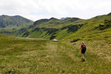 Fototapeta na wymiar Person hiking in the alps on a summer day near Saalbach in Austria