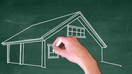 agent immobilier femme tableau vert