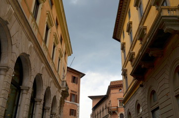 Fototapeta na wymiar Alte Hausfassaden in Siena