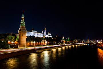 Fototapeta premium Illuminated Moscow Kremlin, Kremlin Embankment and Moscow River at night in Moscow, Russia.