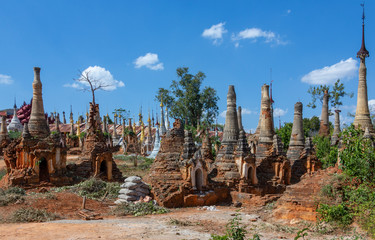Obraz premium Buddhist Temple of Shwe Inn Thein Paya - Ithein - Myanmar