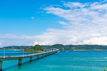 Fototapeta premium 夏の角島大橋（山口県）