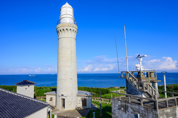 Obraz premium 夏空と角島灯台(山口県)